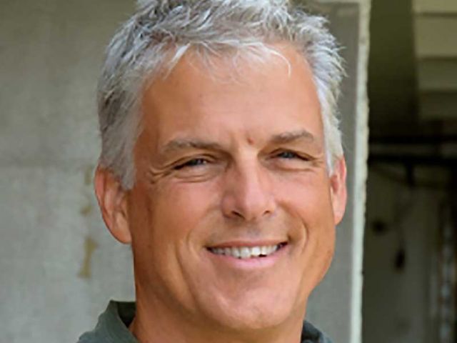 UCSB Professor Receives the Hutchinson Award